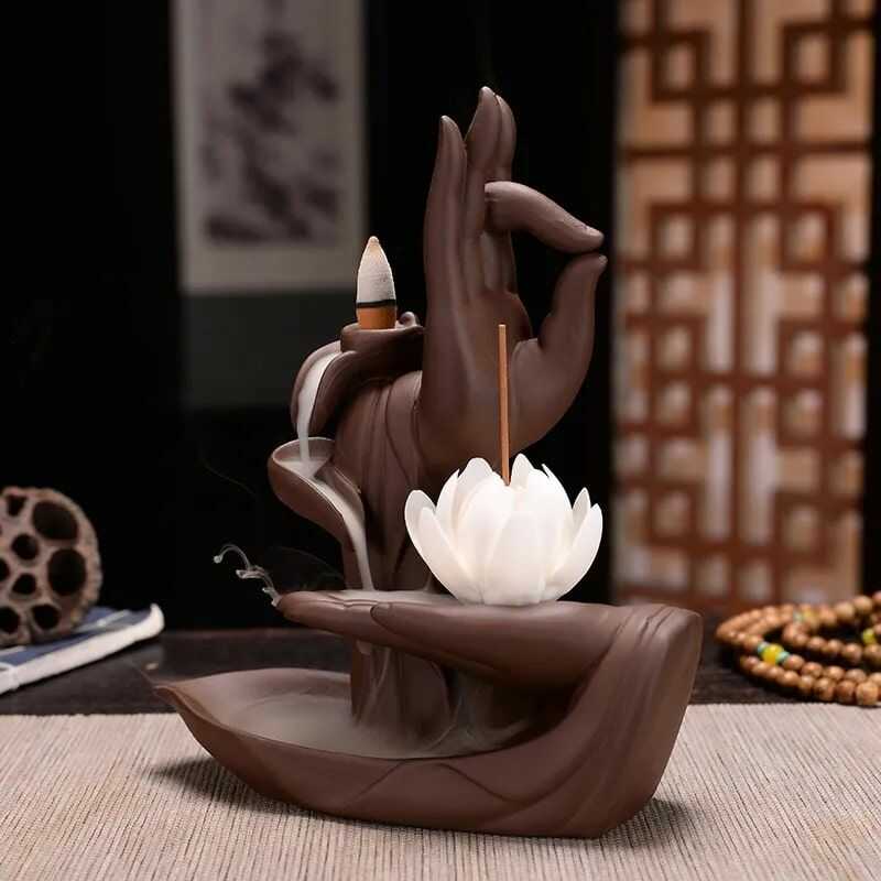 Cascada de Humo Espiritual con Mano de Buda y Flor de Loto, perfecta para meditación y armonía.