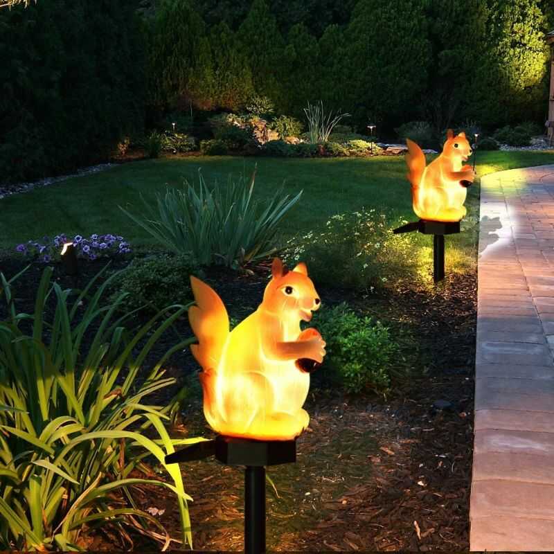 Lámpara solar de ardilla para jardín: iluminación eficiente y decoración exterior